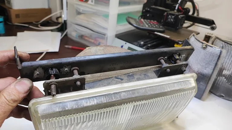 j5, c25 , fixations de phare, phase 2