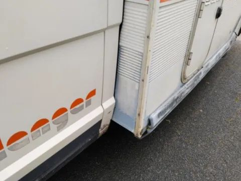 j5 challenger parre choc angle cabine