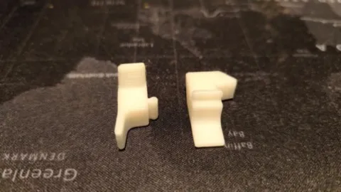 hymer , fixations de tringle de rideau camping car