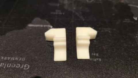 hymer , fixations de tringle de rideau camping car