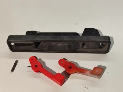 j5-25 levier d ouverture de porte celule